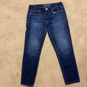 AE Tomgirl jeans